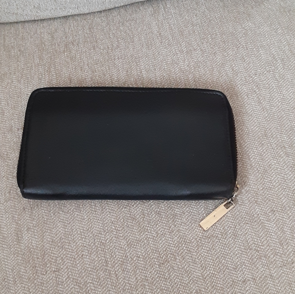 Tory Burch Black Wallet with Gold Logo - Picture 2 of 12